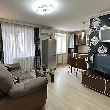 Apartment On Nauki Avenue 102 Dněpropetrovsk Exteriér fotografie